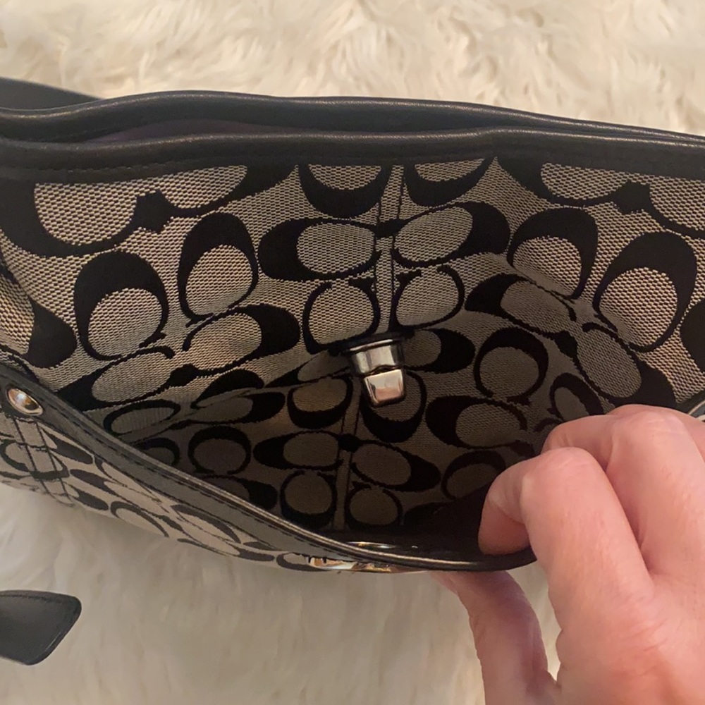 Coach Black Signature pattern crossbody bag - Picture 4 of 11